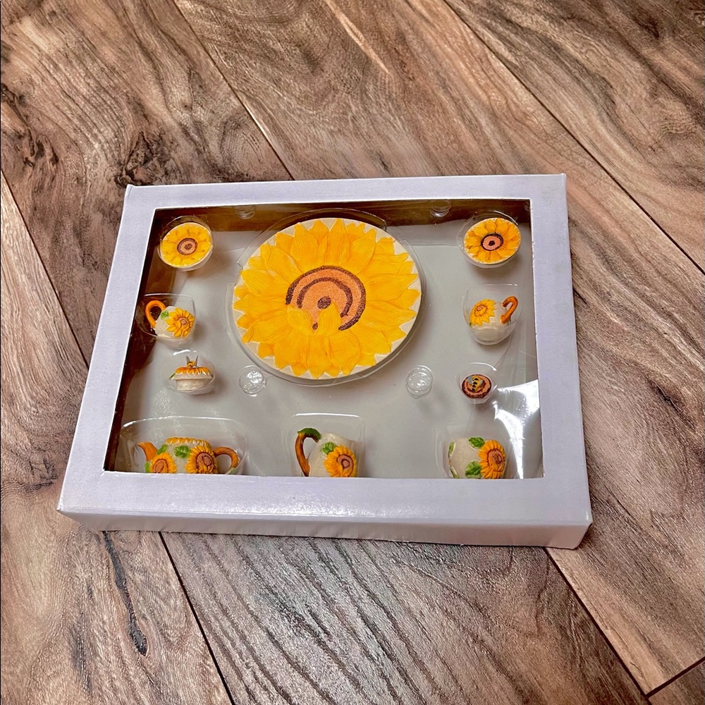 Sunflower tea set